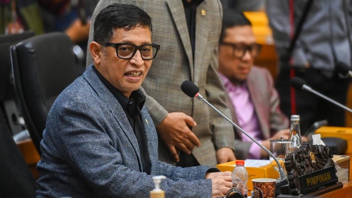 RUU Perampasan Aset diusulkan masuk Prolegnas Prioritas 2025 Ketua Badan Legislasi (Baleg) DPR Bob Hasan memimpin rapat kerja dengan Kementerian Hukum di Kompleks Parlemen, Senayan, Jakarta, Selasa (9/9/2025). Baleg DPR mengusulkan agar Rancangan Undang-Undang (RUU) tentang Perampasan Aset untuk dimasukkan ke dalam Program Legislasi Nasional (Prolegnas) Prioritas untuk dibahas pada tahun 2025. ANTARA FOTO/Rivan Awal Lingga/foc.