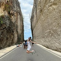 “Tourist Dara in BALI~!!! Finally, I’m in Bali everyone!!! 😍😍😍” seru personel yang besar di Filipina itu lewat caption. Foto: dok. Instagram @daraxxi