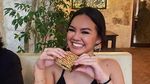 Shafa Harris Makin Cantik, Ini Potretnya Cicip Cokelat Dubai hingga Sandwich