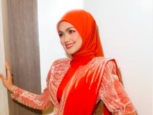 Rayakan Lebaran, Siti Nurhaliza Sibuk Bikin Rendang