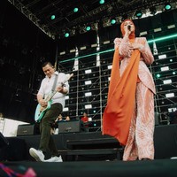 Busana yang modest itu dilengkapi dengan selendang yang membuat penampilan pelantun ‘Aku Cinta Padamu’ tersebut semakin anggun sekaligus feminim. Foto: Instagram