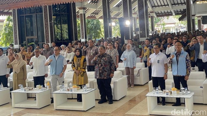 Sosialisasi pembuatan proposal bisnis dan pembiayaan Koperasi Desa/Kelurahan Merah Putih di Sidoarjo.