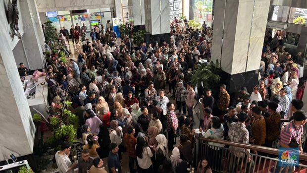 Sri Mulyani disambut Ratusan PNS Kemenkeu. (CNBC Indonesia/Zahwa Madjid)