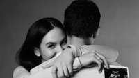 Pose Steffi pamer hasil USG usai periksa kandungan. Foto: dok instagram Steffi Zamora