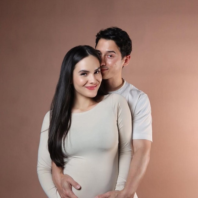 9 Pasangan Artis Ini Umumkan Hamil Anak Pertama Tahun Ini