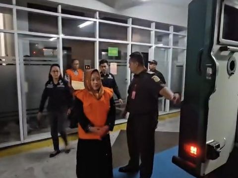 Tersangka korupsi pemberian fasilitas kredit di Bank DKI Cabang Semarang di Kantor Kejati Jateng, Kota Semarang, Selasa (9/9/2025).