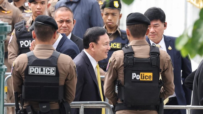 Mantan Perdana Menteri Thailand Thaksin Shinawatra kembali menjadi sorotan publik saat menghadiri sidang di Mahkamah Agung, Bangkok, Selasa (9/9/2025). Sidang tersebut digelar untuk memutuskan legalitas masa inap Thaksin selama enam bulan di sebuah rumah sakit di Bangkok, sebelum dirinya mendapatkan pembebasan bersyarat. REUTERS/Athit Perawongmetha