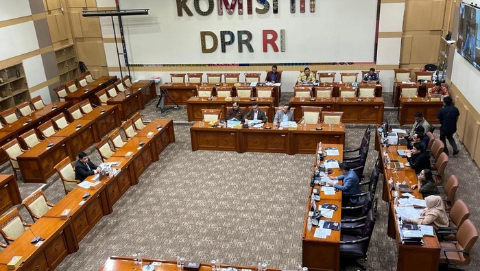 Uji kelayakan dan kepatutan atau fit and proper test calon hakim agung Heru Pramono di kompleks parlemen, Senayan, Jakarta, Selasa (9/9/2025).