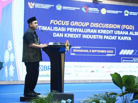 Wakil Gubernur Jateng, Taj Yasin Maimoen, saat menghadiri FGD Sosialisasi dan Optimalisasi Penyaluran Kredit Usaha Alsintan serta KIPK di Gedung Gradhika Bhakti Praja, Semarang, Selasa (9/9/2025).