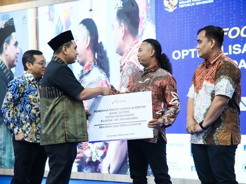 Wakil Gubernur Jateng, Taj Yasin Maimoen, saat menghadiri FGD Sosialisasi dan Optimalisasi Penyaluran Kredit Usaha Alsintan serta KIPK di Gedung Gradhika Bhakti Praja, Semarang, Selasa (9/9/2025).