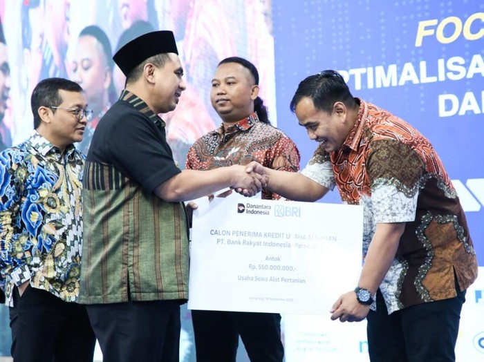 Wakil Gubernur Jateng, Taj Yasin Maimoen, saat menghadiri FGD Sosialisasi dan Optimalisasi Penyaluran Kredit Usaha Alsintan serta KIPK di Gedung Gradhika Bhakti Praja, Semarang, Selasa (9/9/2025).