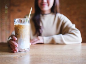 Hobi Minum Kopi? 4 Suplemen Ini Jangan Dikonsumsi Bersamaan