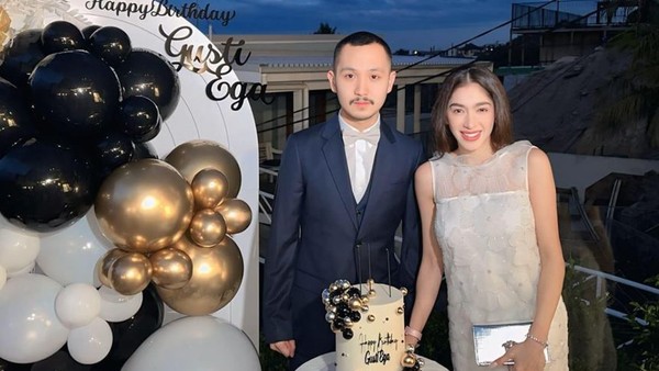 7 Gaya Angel Karamoy Dampingi Gusti Ega Saat Ulang Tahun, Tampil Makin Mesra