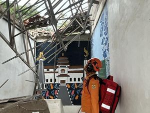 Jabar Hari Ini: 26 Siswa Jadi Korban Ambruknya Atap SMKN Cileungsi