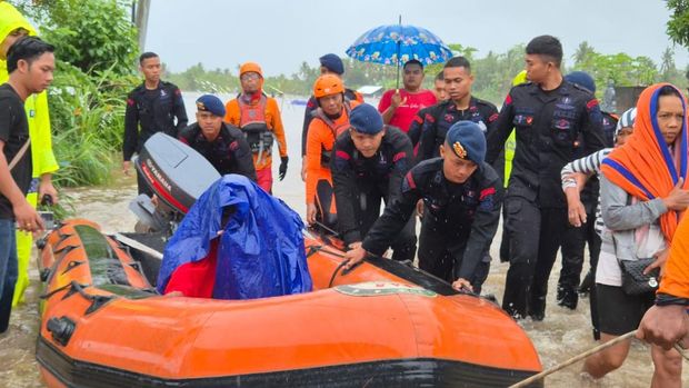 Banjir dan Longsor Terjang Bali, Polri Bantu Evakuasi Warga Terdampak (Dokumentasi Polri).
