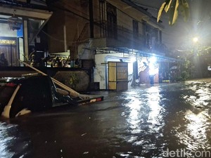 Parahnya Banjir di Bali, Rumah di Wanasari Terendam hingga Atap