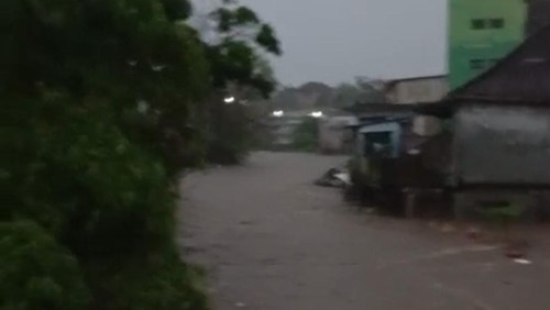 Banjir di Dusun Wanasari, Desa Dauh Puri Kaja, Denpasar Utara atau Kampung Jawa, Rabu (10/9/2025) pagi. (Tangkapan layar video warga setempat, Munawaroh)