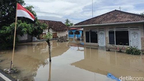 Salah satu titik banjir yang masih menggenang rumah warga di Desa Pengambengan, Kecamatan Negara, Kabupaten Jembrana, Rabu (10/9/2025).