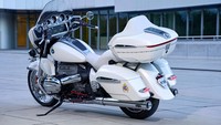 Motornya dicat warna putih mutiara. Foto: Dok. BMW