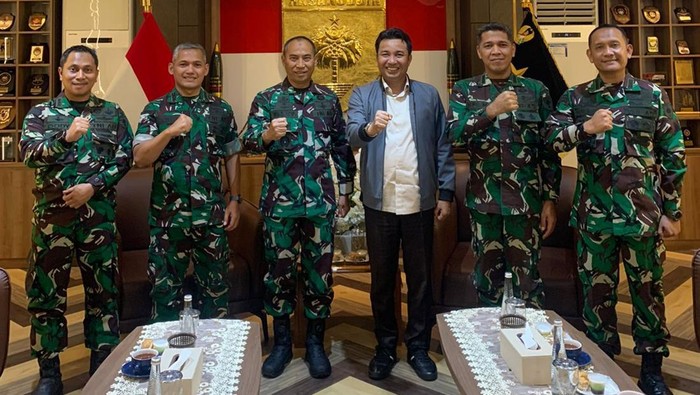 Bupati Luwu Utara, Andi Abdullah Rahim bersama jajaran Kodam XIV/Hasanuddin.