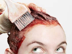 Tips Hilangkan Noda Cat Rambut di Kulit Pakai Bahan Rumahan yang Aman