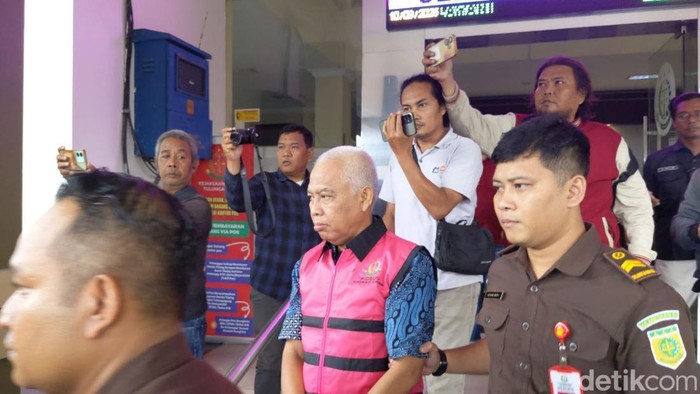 Eks Wadir RSUD Dr Iskak Tulungagung ditahan usai terjerat korupsi Surat Keterangan Tidak Mampu (SKTM).