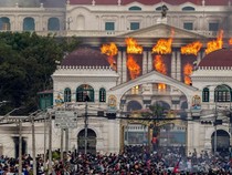 Demonstran Nepal Sasar Pejabat: Menlu Dipukuli, Menkeu Dikejar Massa