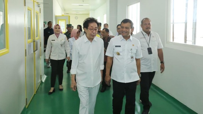 Gubernur Jateng, Ahmad Luthfi, saat berkunjung ke pabrik PT Sido Muncul di Kecamatan Bergas, Kabupaten Semarang, Rabu (10/9/2025).