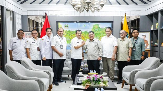 Gubernur Jateng Ahmad Luthfi menemui Plt Dirjen Perkebunan Kementan RI Abdul Roni Angkat di kantornya, Rabu (10/9/2025).