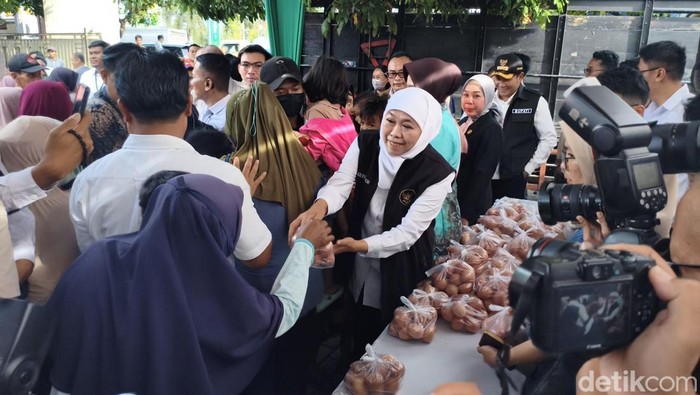 Gubernur Jatim Khofifah Gelar Pasar Murah di Sidoarjo