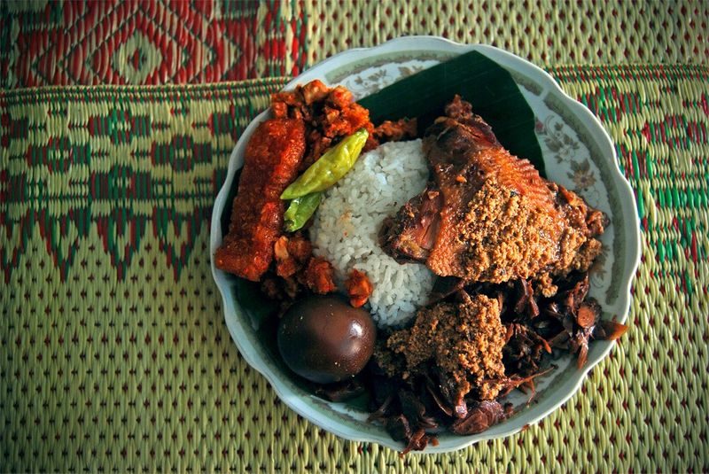Gudeg Jogja Spesial Sepiring gudeg Jogja spesial dan komplet dengan lauk-pauknya