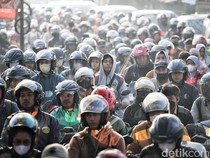 Horor Macet di Babelan, Kendaraan Terkunci Berjam-jam di Jalan Raya Pulo Timaha