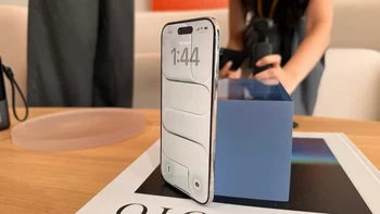 Peluncuran iPhone Air juga menandai awal dari fase redesign Apple selama tiga tahun ke depan. Model ini sudah diumumkan bersamaan dengan kehadiran iOS 26 yang memperkenalkan antarmuka baru Liquid Glass -- visual yang lebih transparan, halus, dan modern. Foto: 9to5mac