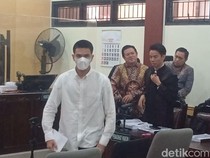 Hakim Cecar Jonathan Frizzy soal Alasan Impor Vape Berisi Etomidate