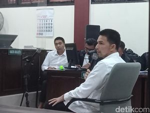 Jonathan Frizzy Minta Maaf ke Ririn Dwi Ariyanti dan Anak-anak