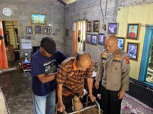 Kapolda Babel Berikan Sawari Hadiah Kaki Palsu