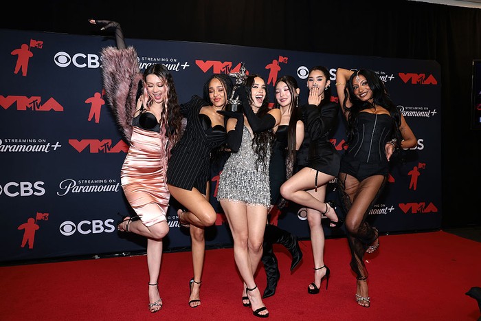ELMONT, NEW YORK - SEPTEMBER 07: (L-R) Megan Skiendiel, Manon Bannerman, Daniela Avanzini, Yoonchae Jeong, Sophia Laforteza, and Lara Raj of Katseye, winners of the MTV Push Performance Of The Year Award for Touch pose in the press room during the 2025 MTV Video Music Awards at UBS Arena on September 07, 2025 in Elmont, New York.  (Photo by Dimitrios Kambouris/Getty Images)
