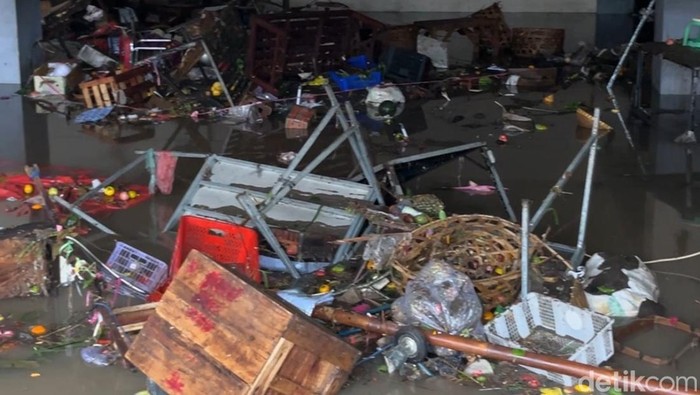 Kondisi basement pasar Kumbasari yang tergenang banjir pada Rabu (10/9/2025)