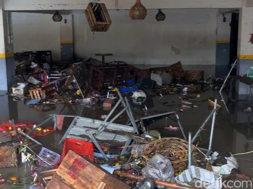 Kondisi basement pasar Kumbasari yang tergenang banjir pada Rabu (10/9/2025)