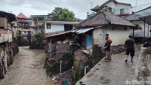 Kondisi Dusun Wanasari, Denpasar Utara yang terkena bencana banjir pada Rabu (10/9/2025). (Ahmad Firizqi)