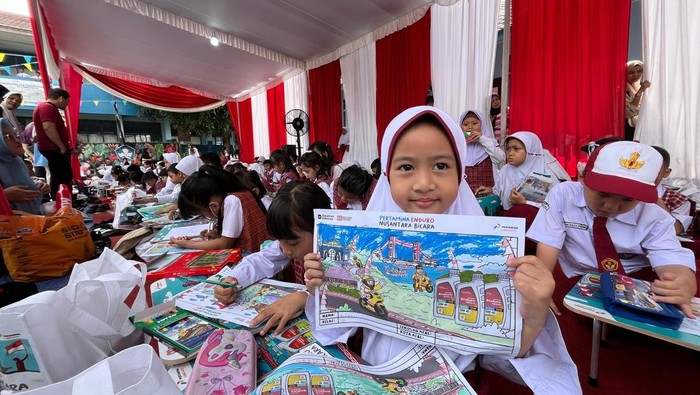 Lomba mewarnai yang diselenggarakan Pertamina Enduro di Palembang
