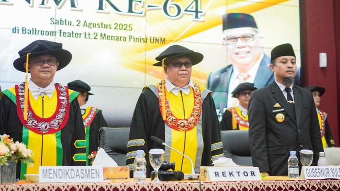 Mendikdasmen Abdul Muti di acara Dies Natalis ke-64 UNM beberkan mimpi eks Menkeu Sri Mulyani jika pensiun.
