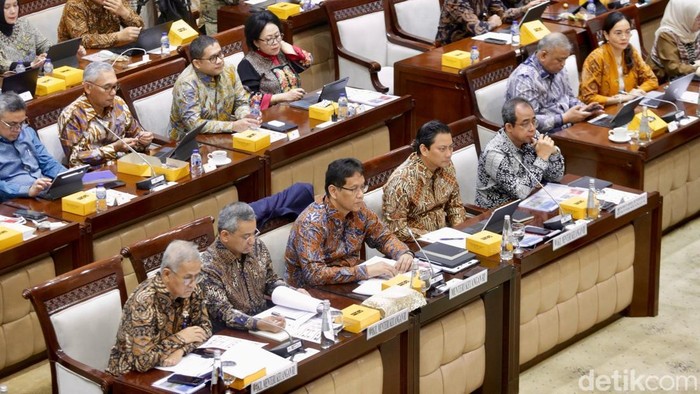 Menteri Keuangan Purbaya Yudhi Sadewa menjalani rapat perdana bersama Komisi XI DPR RI di Jakarta, Rabu (10/9/2025). Didampingi tiga Wakil Menteri Keuangan, yakni Thomas Djiwandono, Suahasil Nazara, dan Anggito Abimanyu, Purbaya memaparkan rencana kerja serta anggaran Kementerian Keuangan tahun 2026.