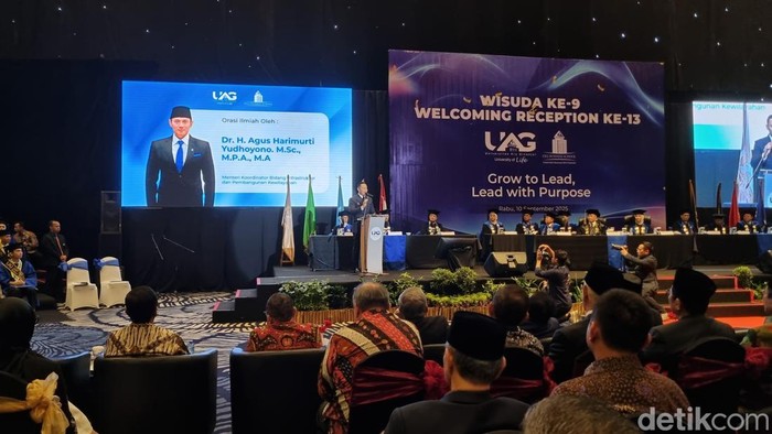 Menko AHY menghadiri wisuda Universitas Ary Ginanjar (UAG)
