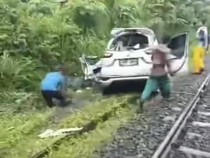 Mobil Berisi Satu Keluarga Tertemper Kereta Api di OKU, 1 Tewas dan 2 Luka-luka