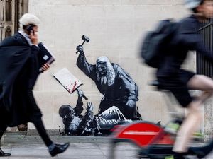 8 Mural Kemanusiaan hingga Pro-Palestina Karya Banksy