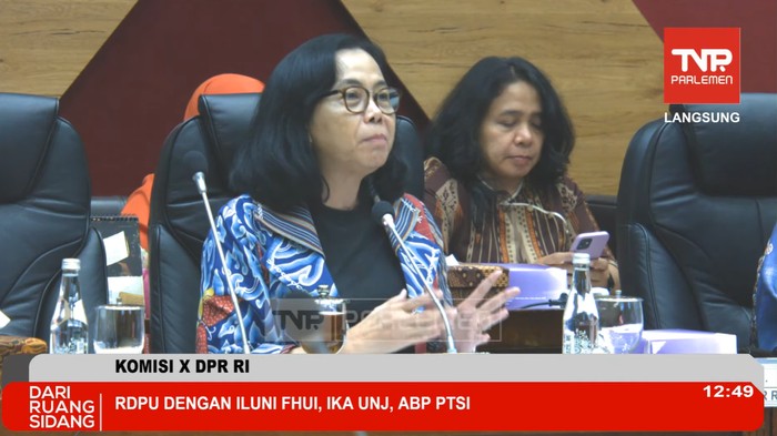 My Esti Wijayanti di Rapat Dengar Pendapat Komisi X DPR RI soroti RUU Sisdiknas.