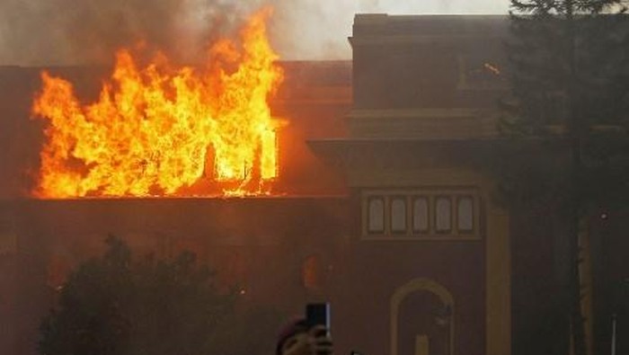Fire rages through the Singha Durbar, the main administrative building for the Nepal government, in Kathmandu on September 9, 2025, a day after a police crackdown on demonstrations over social media prohibitions and corruption by the government. Nepali youth protesters set fire to parliament on September 9 as the veteran prime minister obeyed furious crowds to quit, a day after one of the deadliest crackdowns in years in which at least 19 people were killed. (Photo by Prabin RANABHAT / AFP) / The erroneous mention[s] appearing in the metadata of this photo by Anup OJHA has been modified in AFP systems in the following manner: [Byline - Prabin RANABHAT] instead of [Byline - Anup OJHA]. Please immediately remove the erroneous mention[s] from all your online services and delete it (them) from your servers. If you have been authorized by AFP to distribute it (them) to third parties, please ensure that the same actions are carried out by them. Failure to promptly comply with these instructions will entail liability on your part for any continued or post notification usage. Therefore we thank you very much for all your attention and prompt action. We are sorry for the inconvenience this notification may cause and remain at your disposal for any further information you may require.