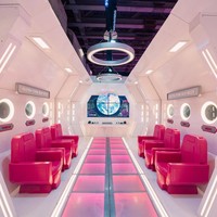 Pameran ini cocok bagi anak-anak, remaja, hingga dewasa yang menggemari Barbie atau sekadar ingin bernostalgia. Tiket dijual mulai Rp225.000–Rp450.000 dengan delapan sesi kunjungan setiap hari. Foto: Dok. Gold Live