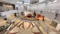 Meski begitu, mal ini berinovasi dengan menyulap lobinya menjadi area serbaguna. Area itu digunakan mulai dari kegiatan olahraga, seminar hingga musik pada waktu-waktu tertentu.
